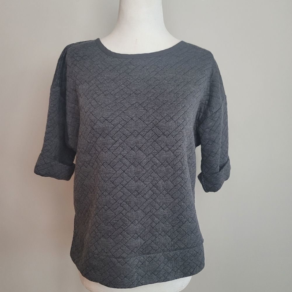 Banana Republic Women's Gray Cropped Quilted Top Size Medium